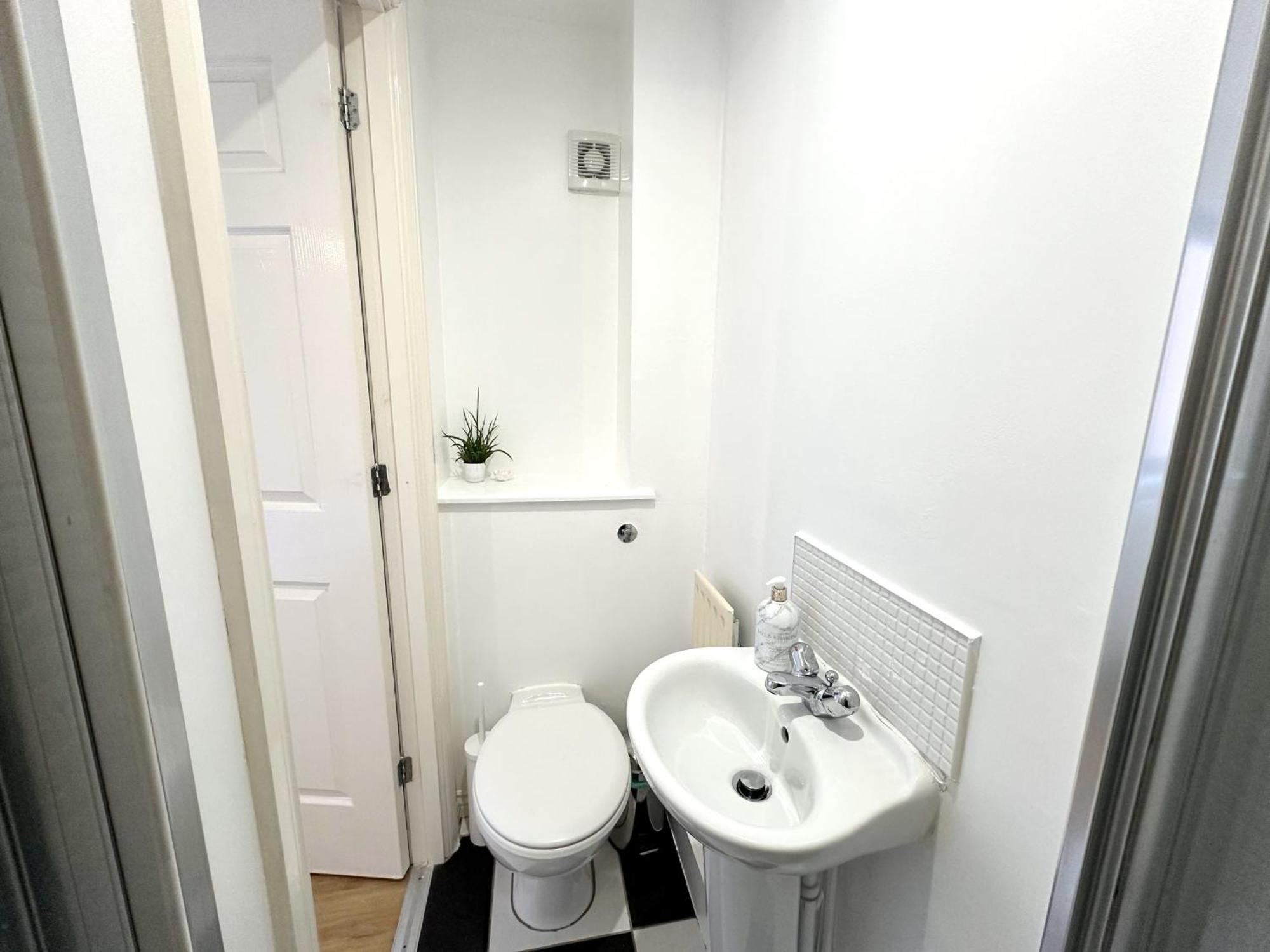 Private Room With En-Suite And Parking In Shared Flat Glasgow Ngoại thất bức ảnh