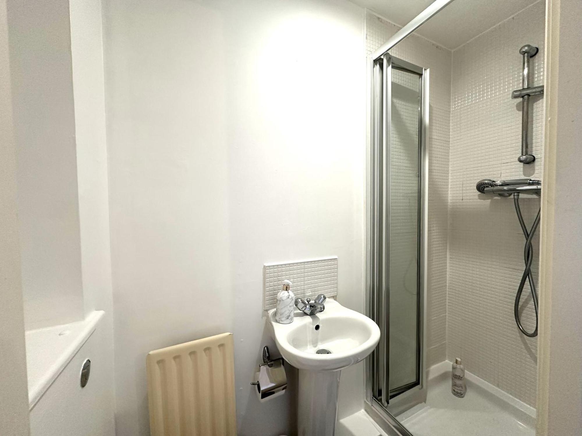 Private Room With En-Suite And Parking In Shared Flat Glasgow Ngoại thất bức ảnh